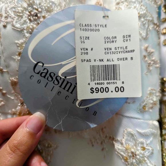 NWT Elegant Oleg Cassini ivory spaghetti strap size 16 wedding gown - Picture 16 of 16